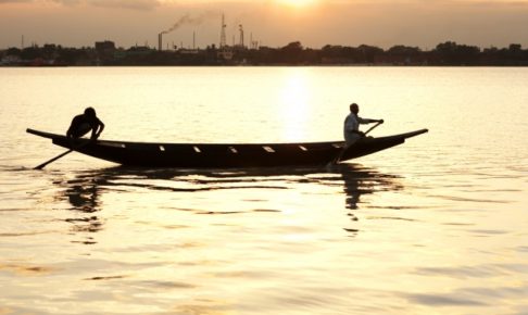 アイナメチヌオのインド旅行記_ガンジス川で沐浴