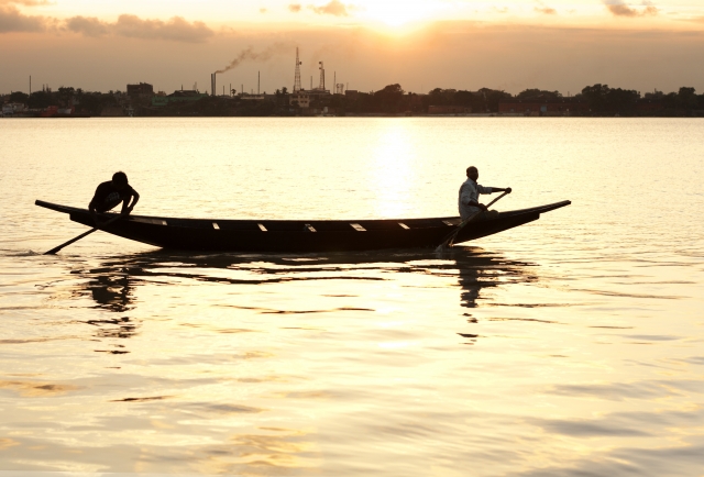 アイナメチヌオのインド旅行記_ガンジス川で沐浴